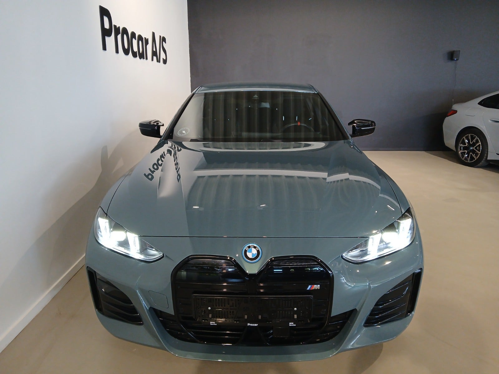 Grøn BMW i4 fra 2025