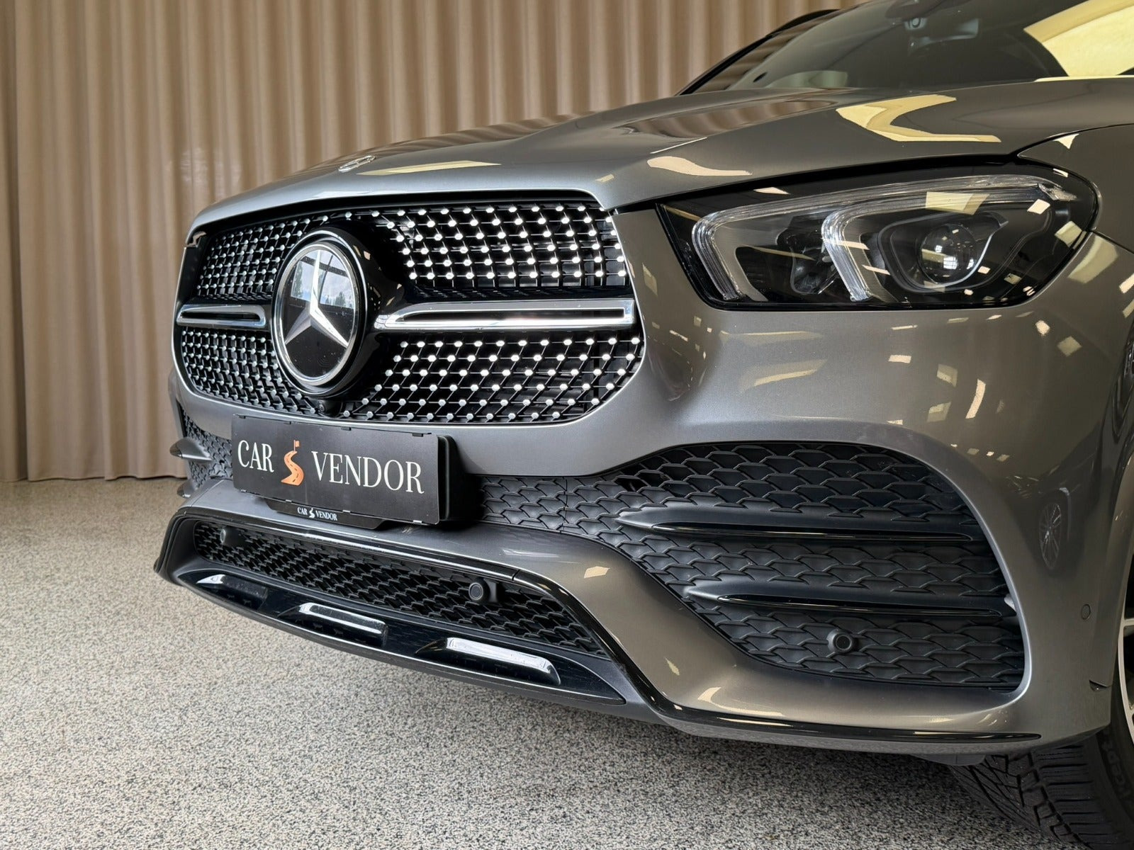 Grå Mercedes GLE350 de fra 2022