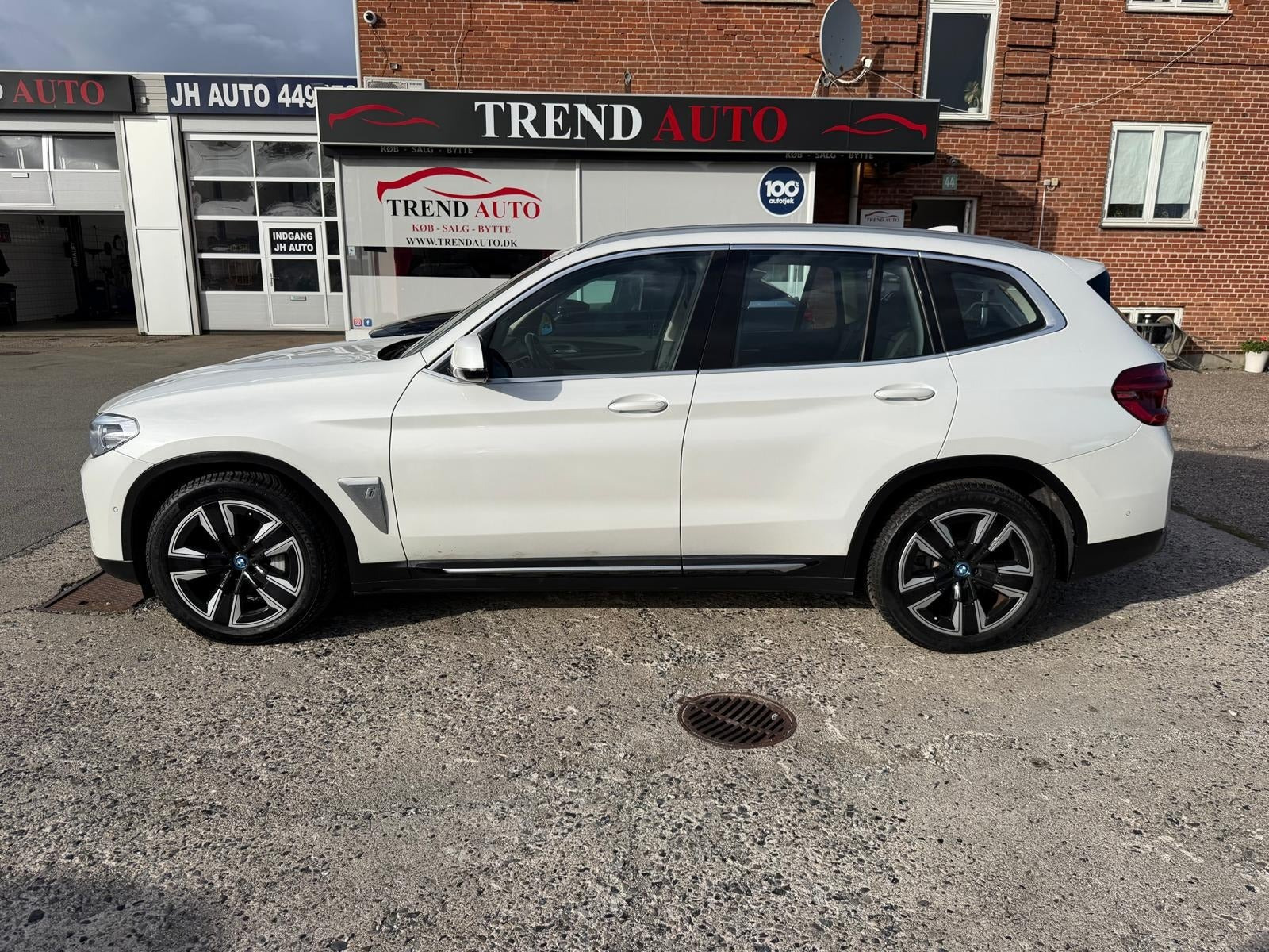Hvid BMW iX3 fra 2021