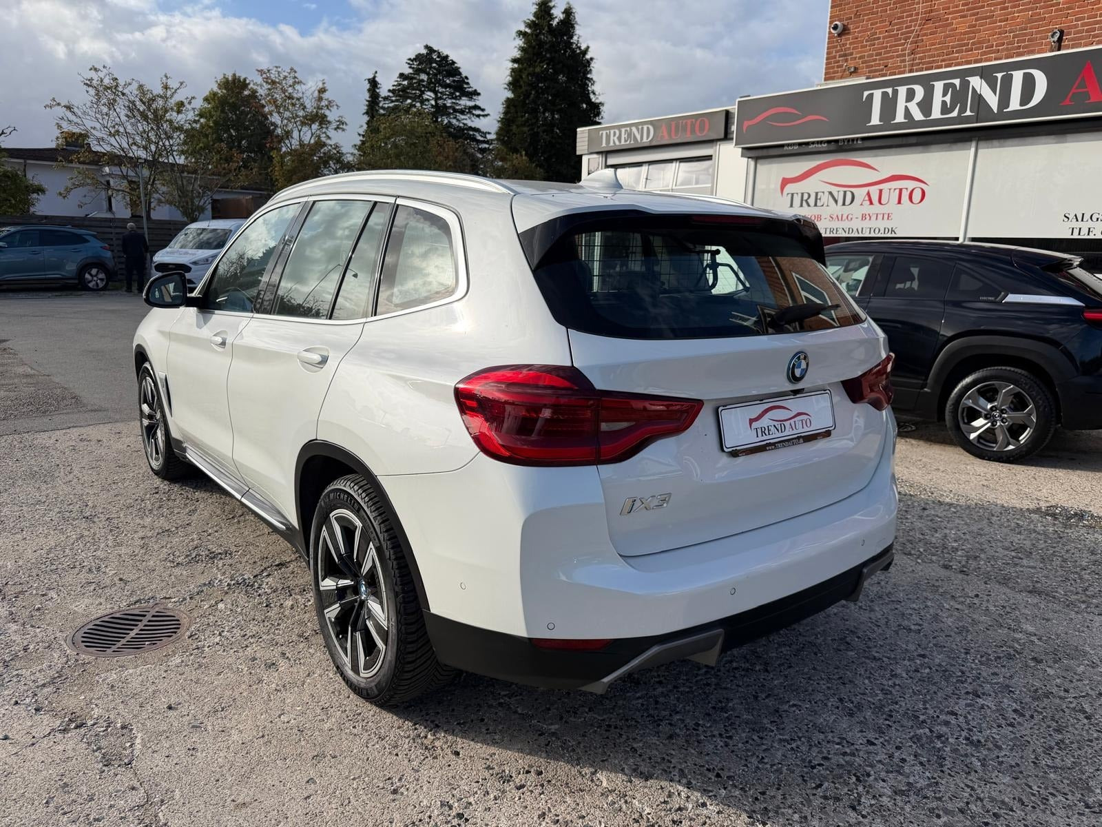 Hvid BMW iX3 fra 2021