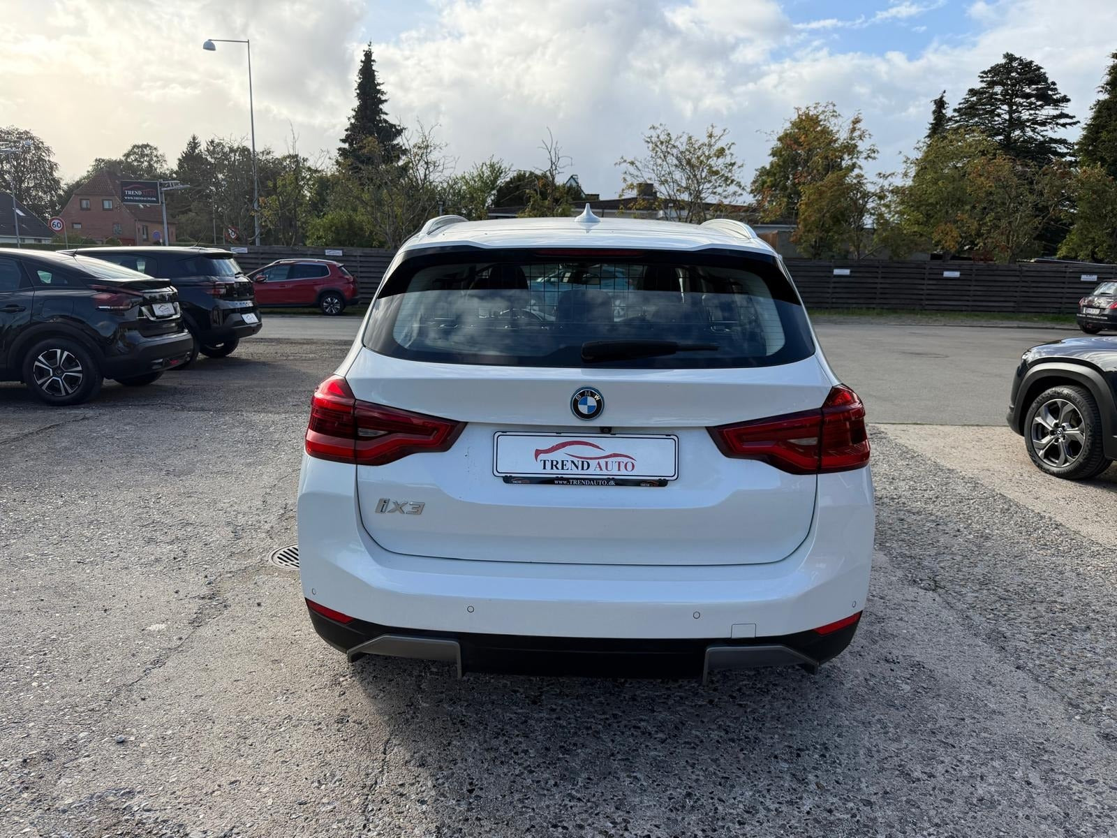 Hvid BMW iX3 fra 2021