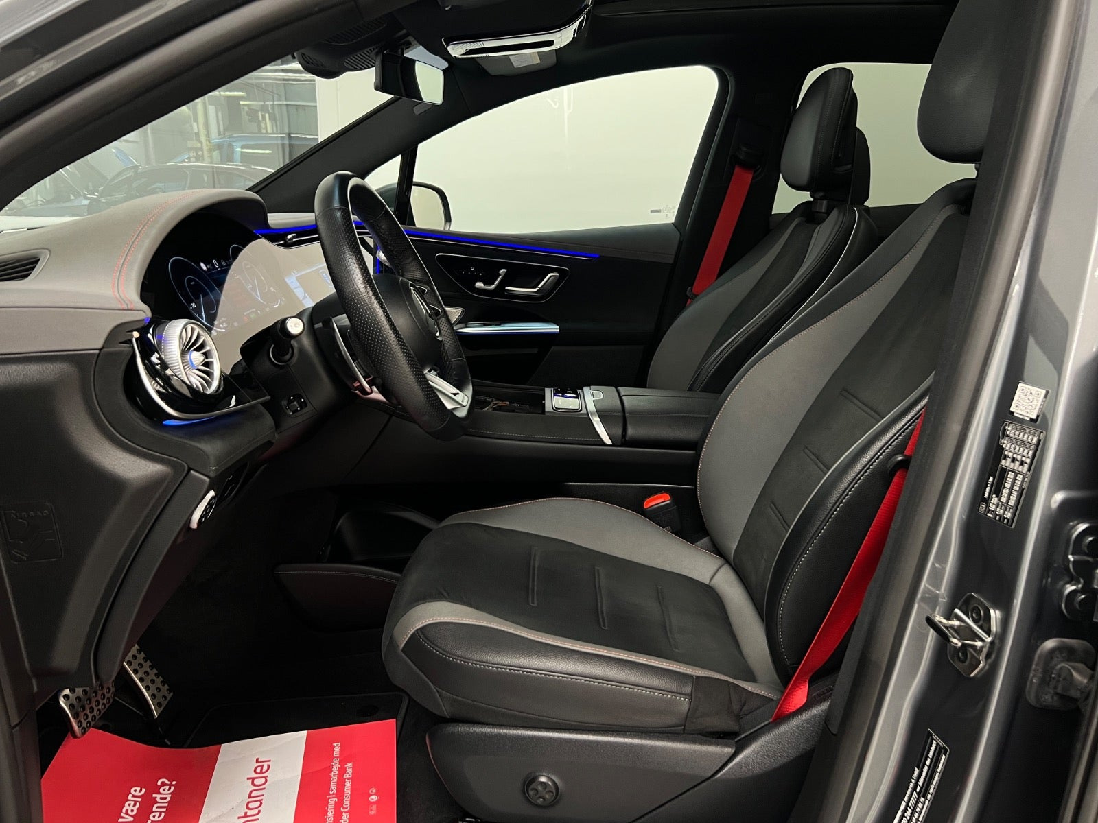 Rød Mercedes EQE43 SUV fra 2024