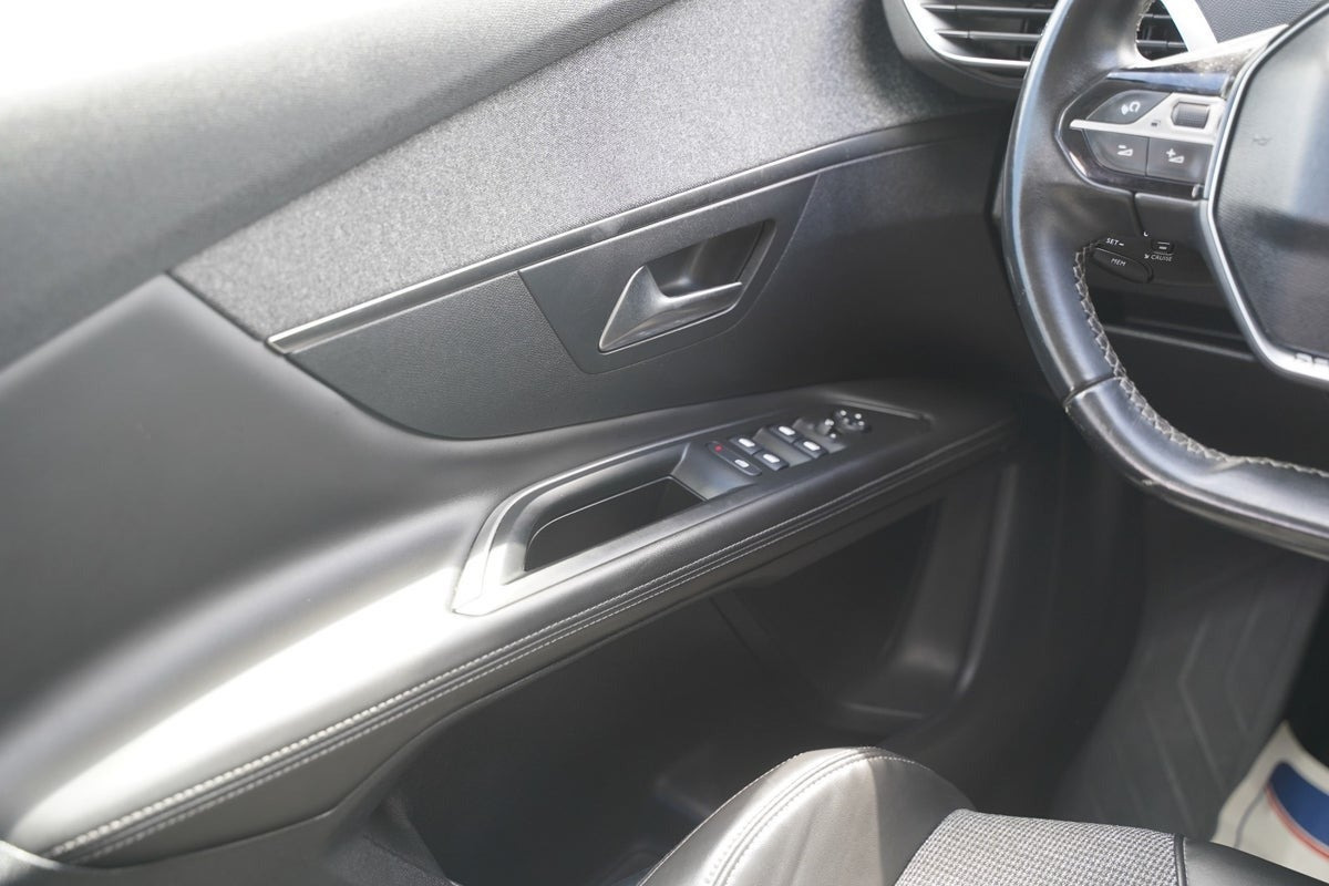 Sort Peugeot 3008 fra 2018