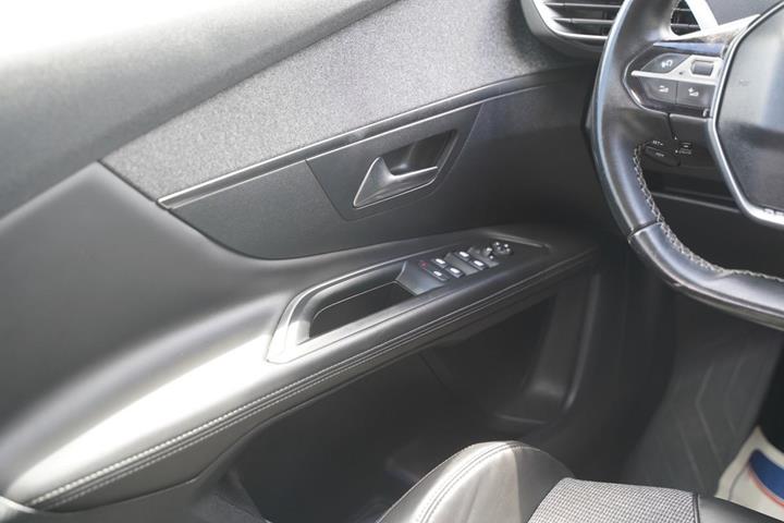 Sort Peugeot 3008 fra 2018