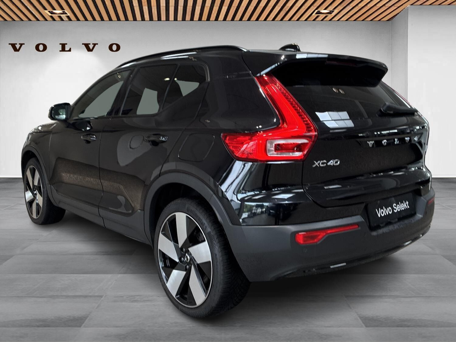 Sort Volvo XC40 fra 2024