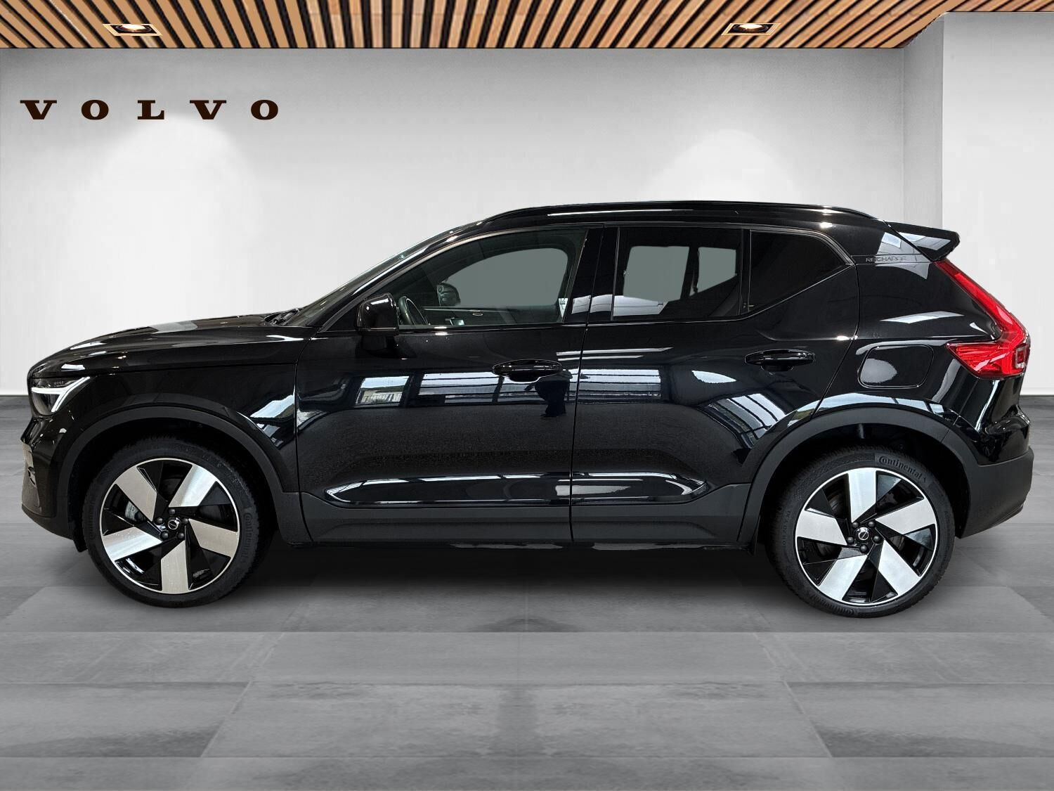 Sort Volvo XC40 fra 2024