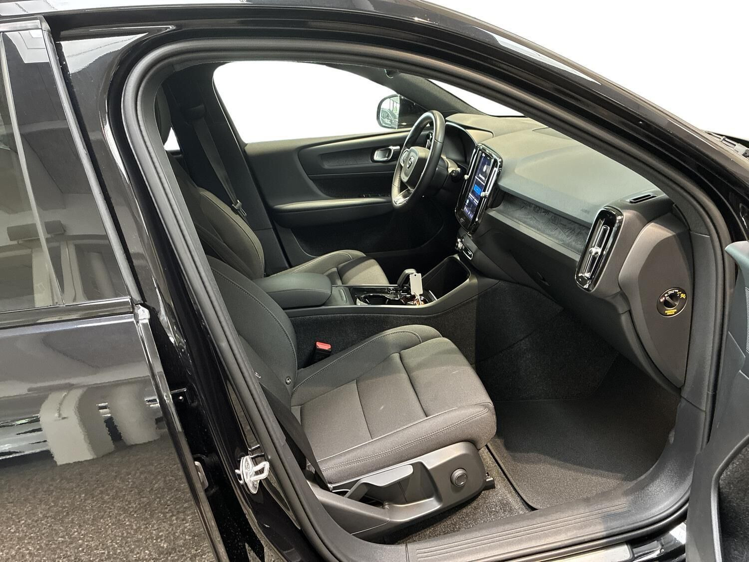 Sort Volvo XC40 fra 2024