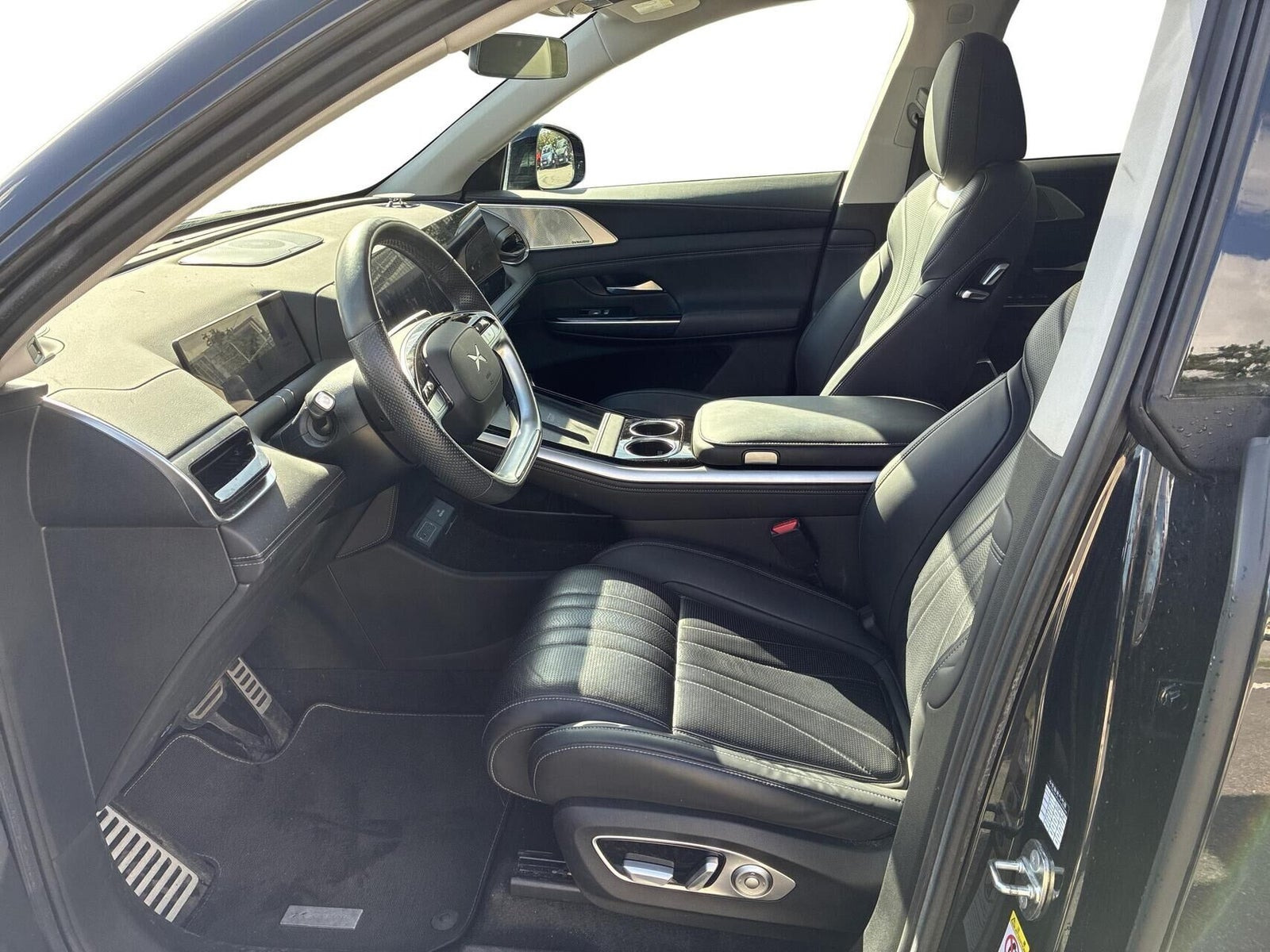 Beige Xpeng G9 fra 2023
