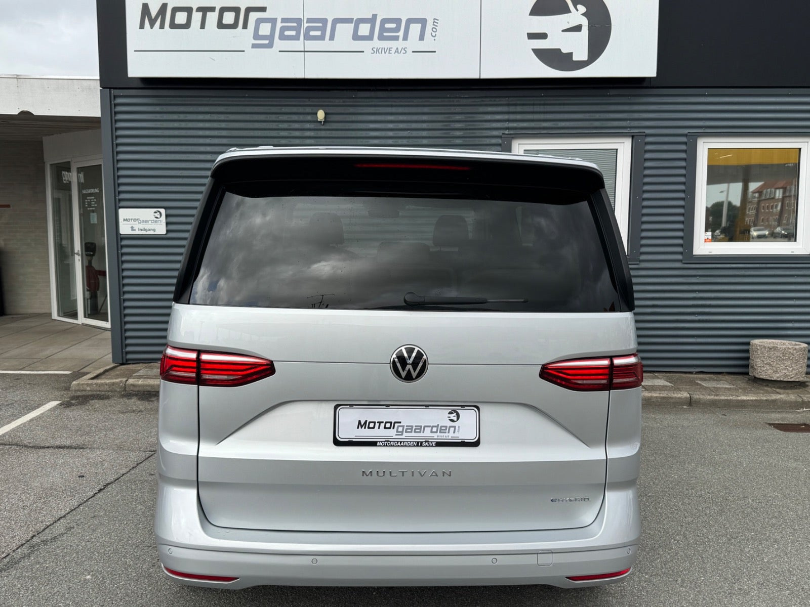 Sølv VW Multivan fra 2024