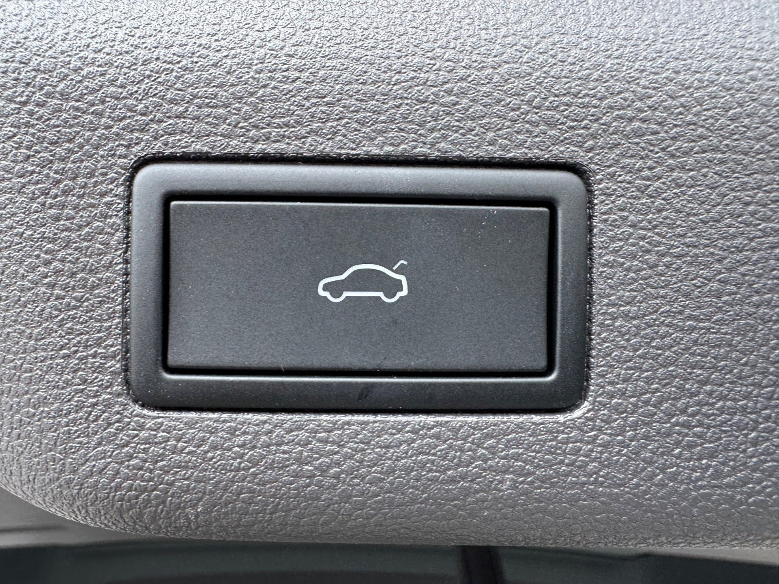 Sølv VW Multivan fra 2024