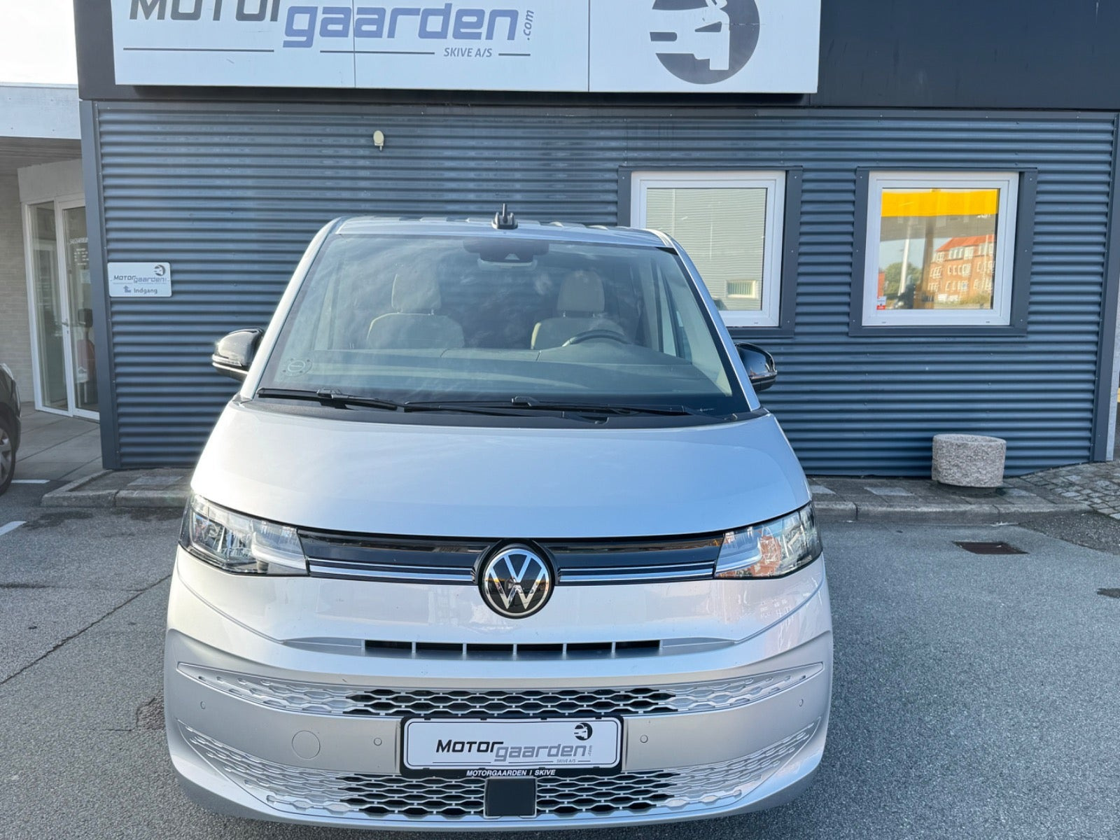 Sølv VW Multivan fra 2024