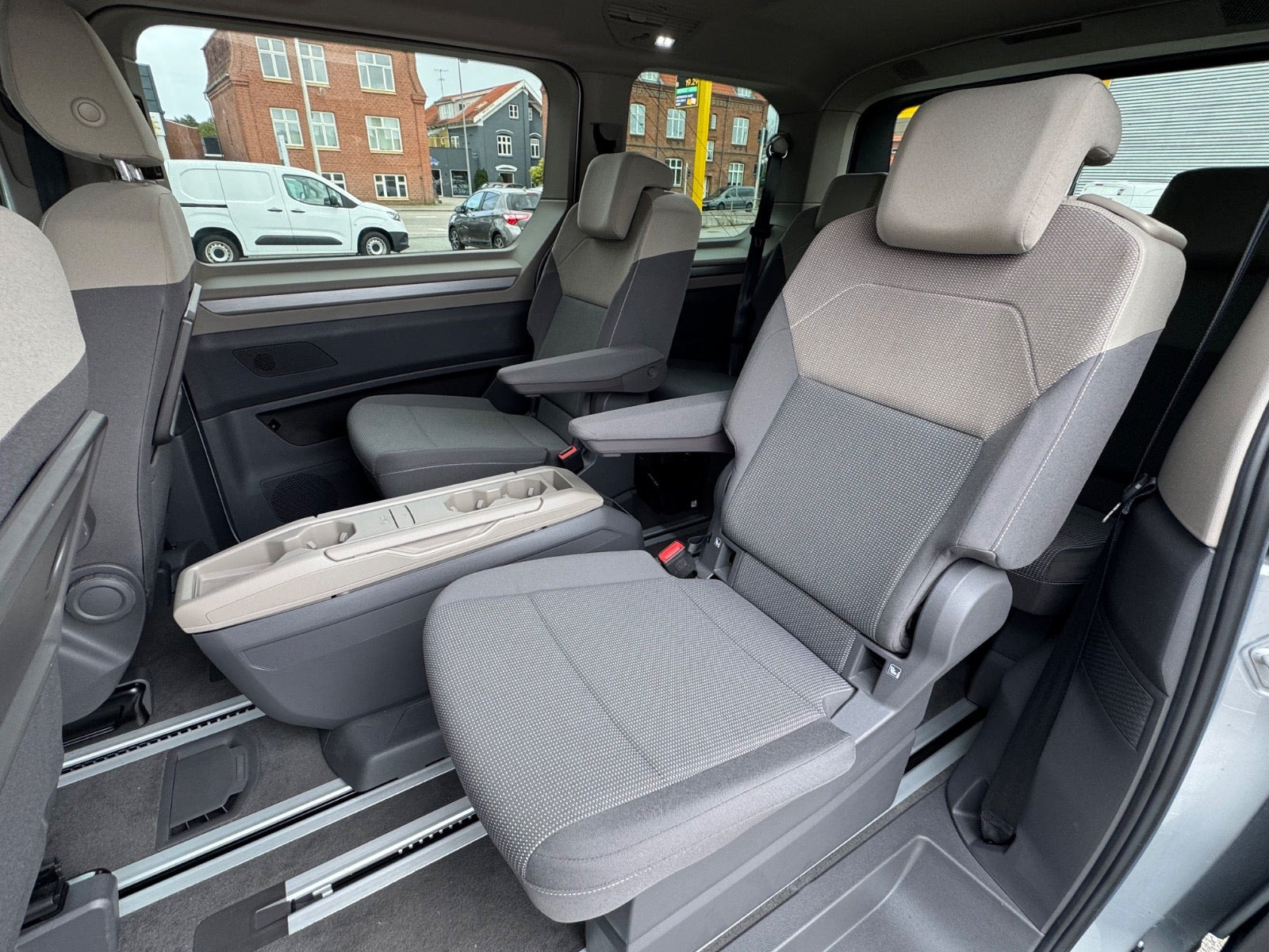 Sølv VW Multivan fra 2024