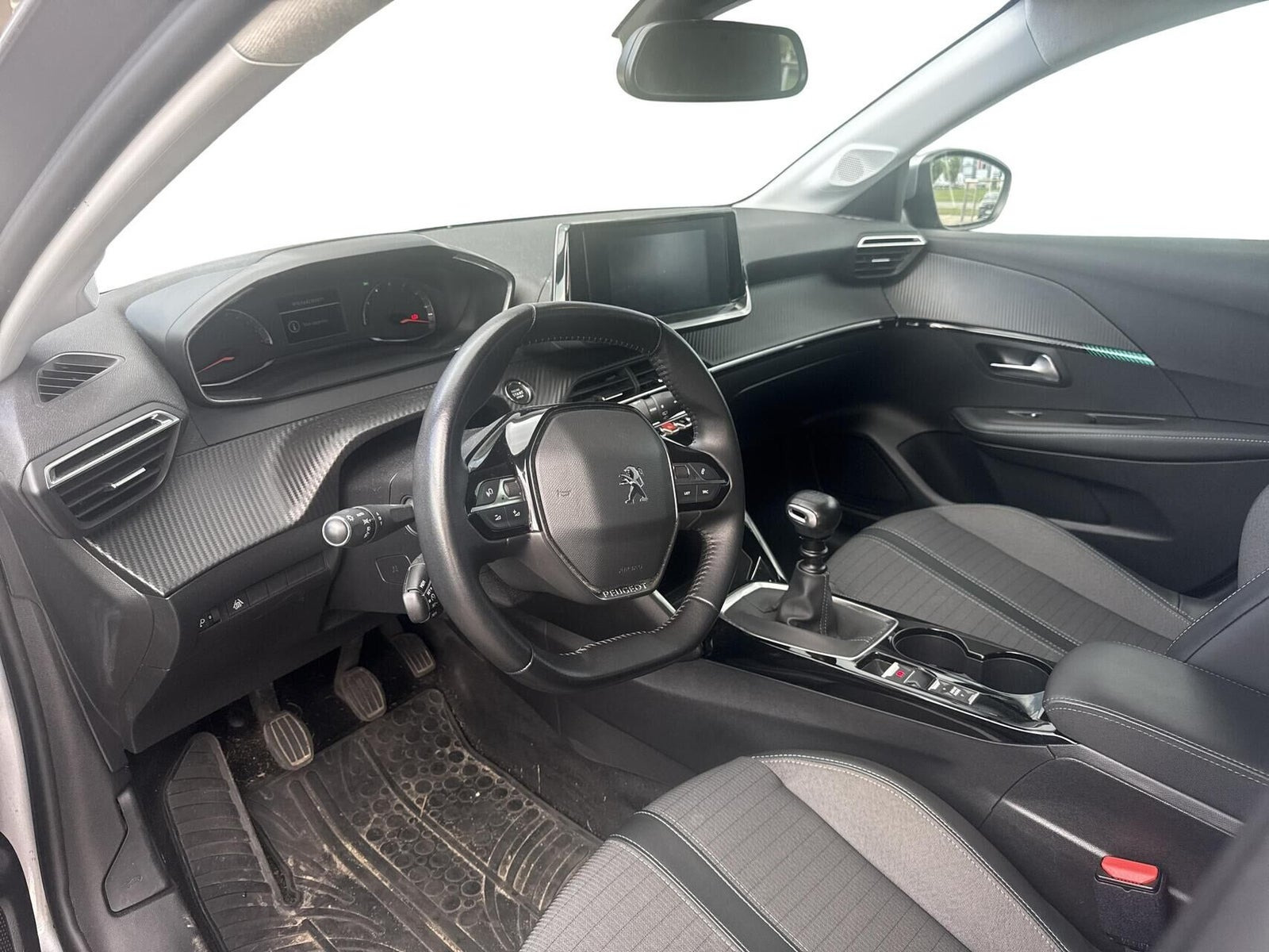 Sølv Peugeot 208 fra 2021