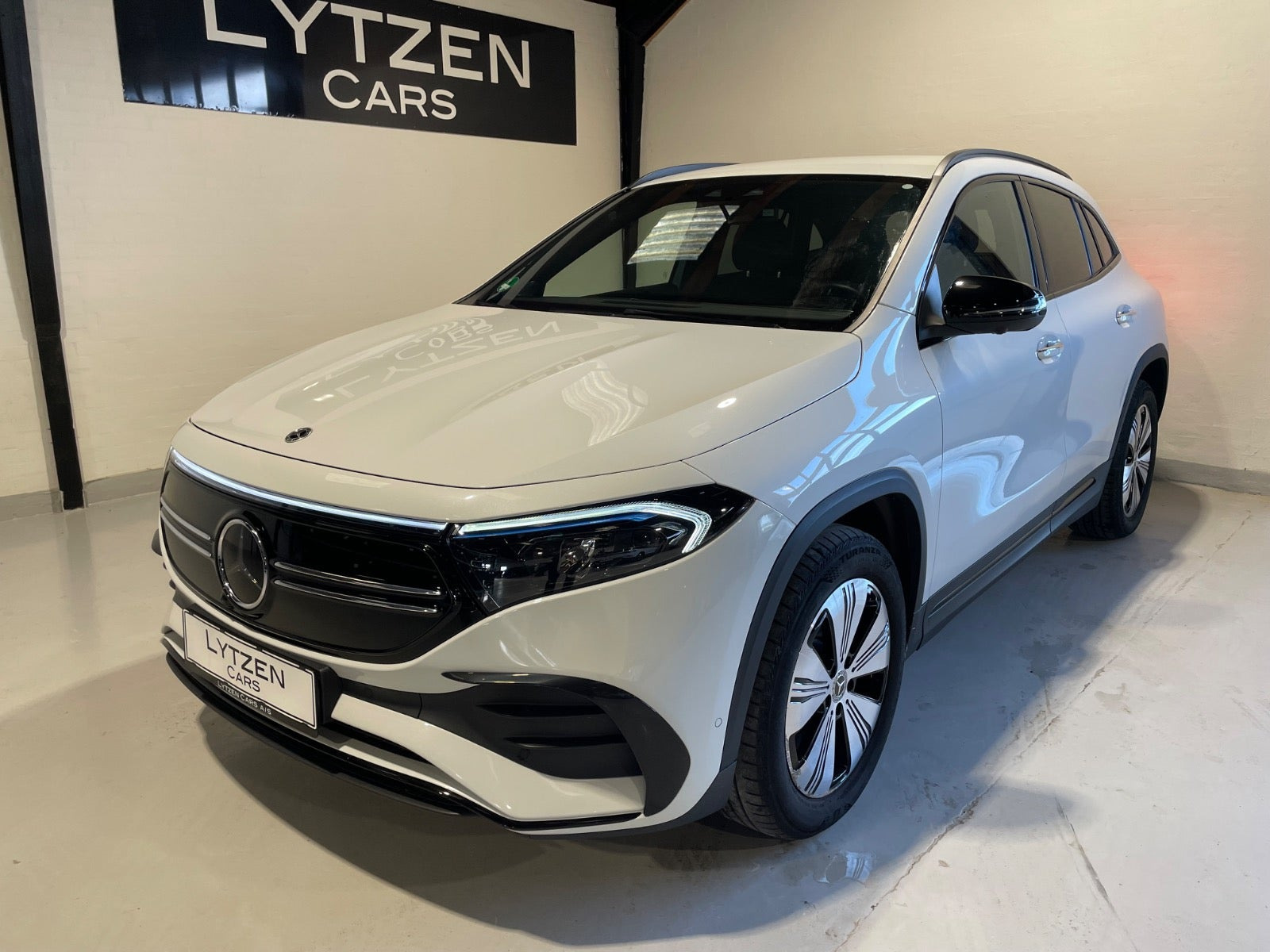 Hvid Mercedes EQA250+ fra 2023