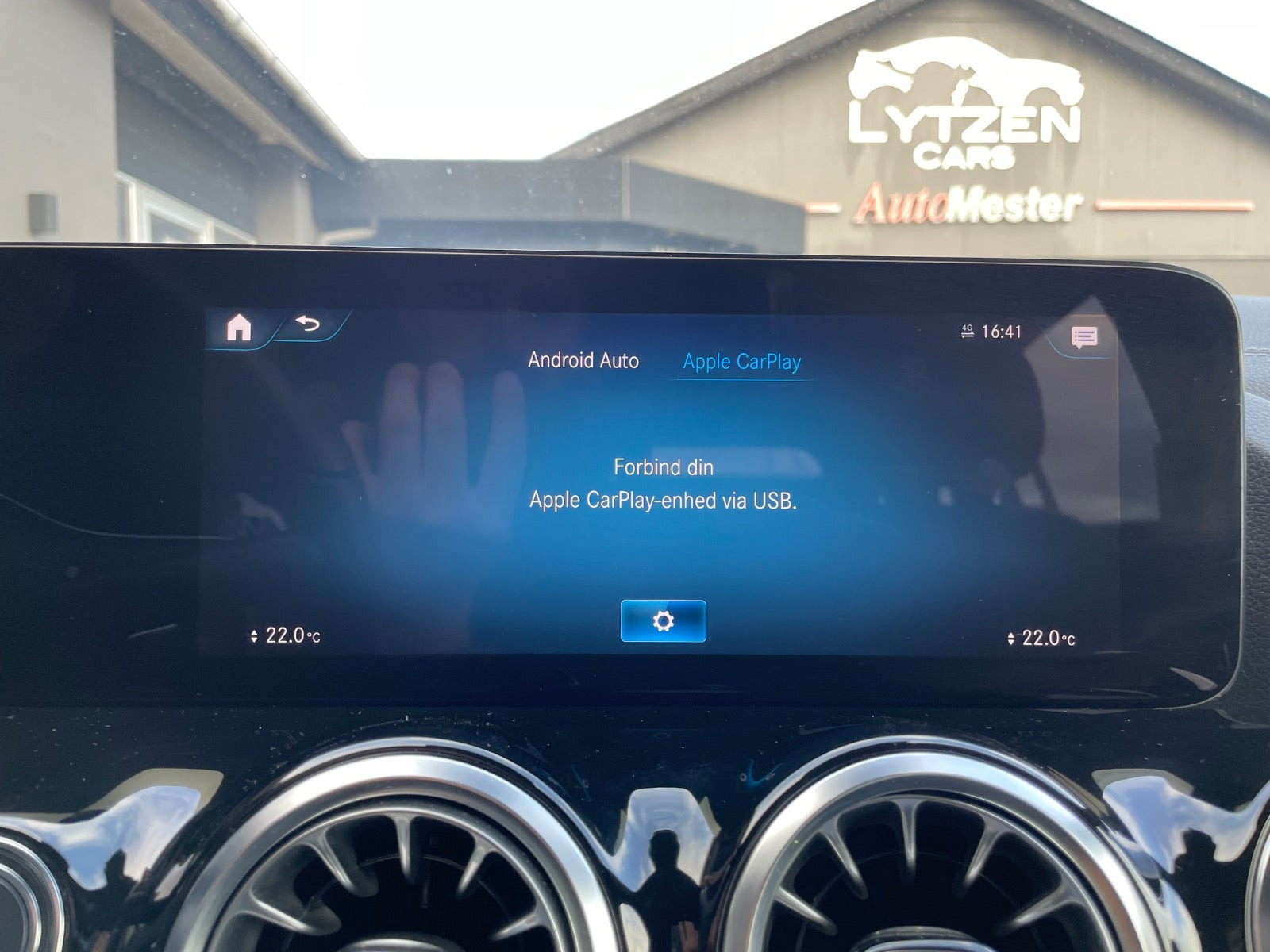 Hvid Mercedes EQA250+ fra 2023