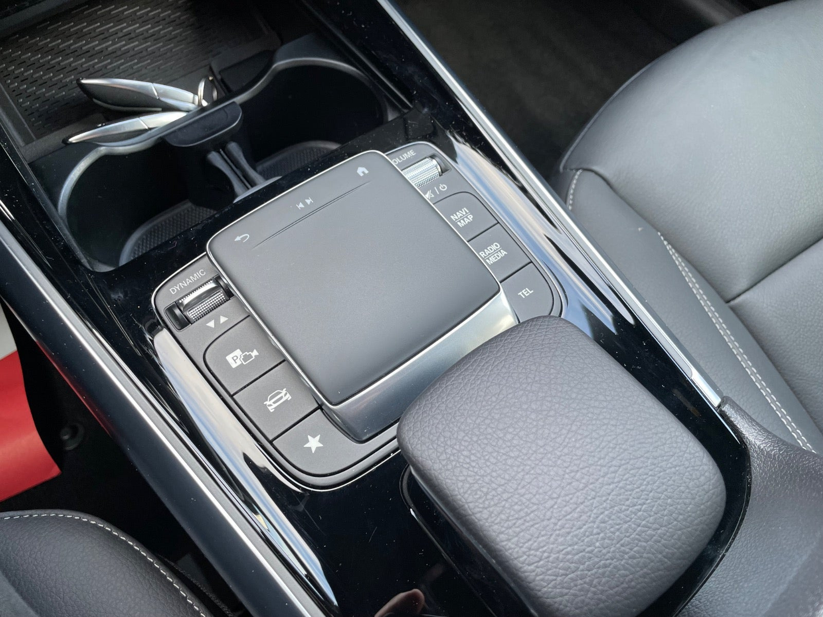 Hvid Mercedes EQA250+ fra 2023