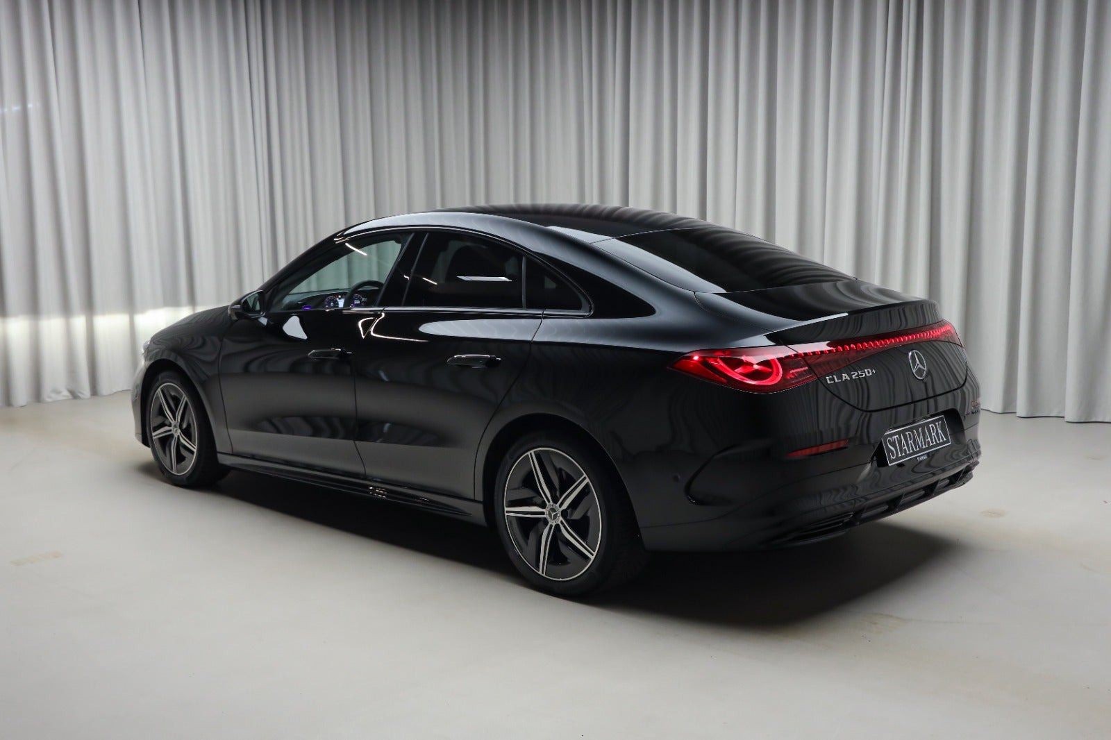 Sort Mercedes CLA250+ fra 2025
