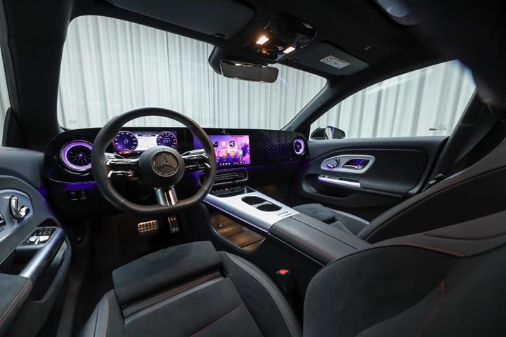 Sort Mercedes CLA250+ fra 2025