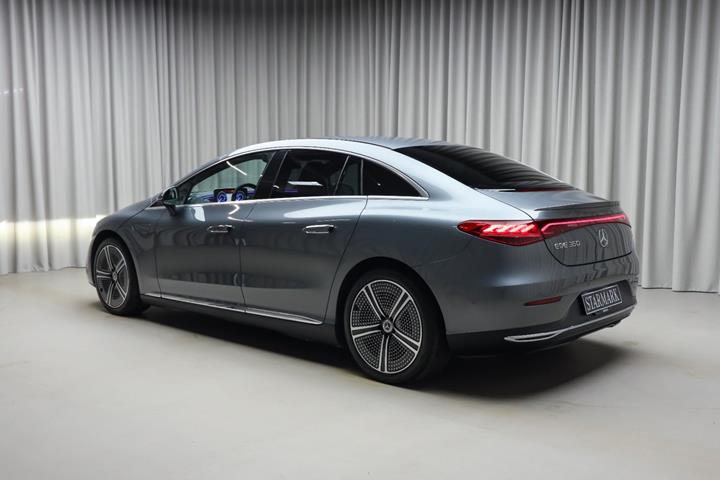 Grå Mercedes EQE350 fra 2023