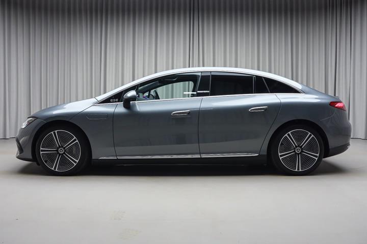 Grå Mercedes EQE350 fra 2023
