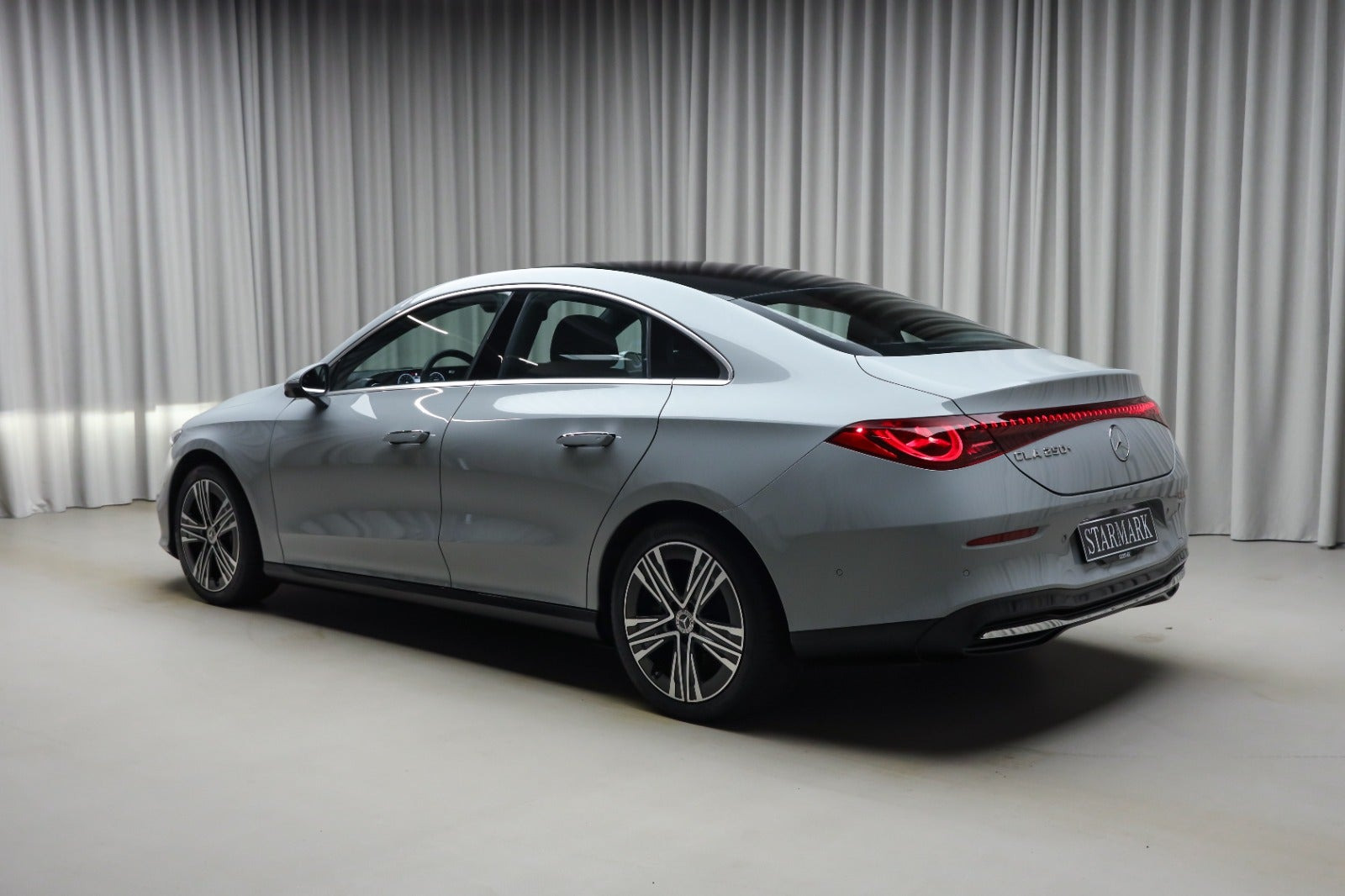 Grå Mercedes CLA250+ fra 2025