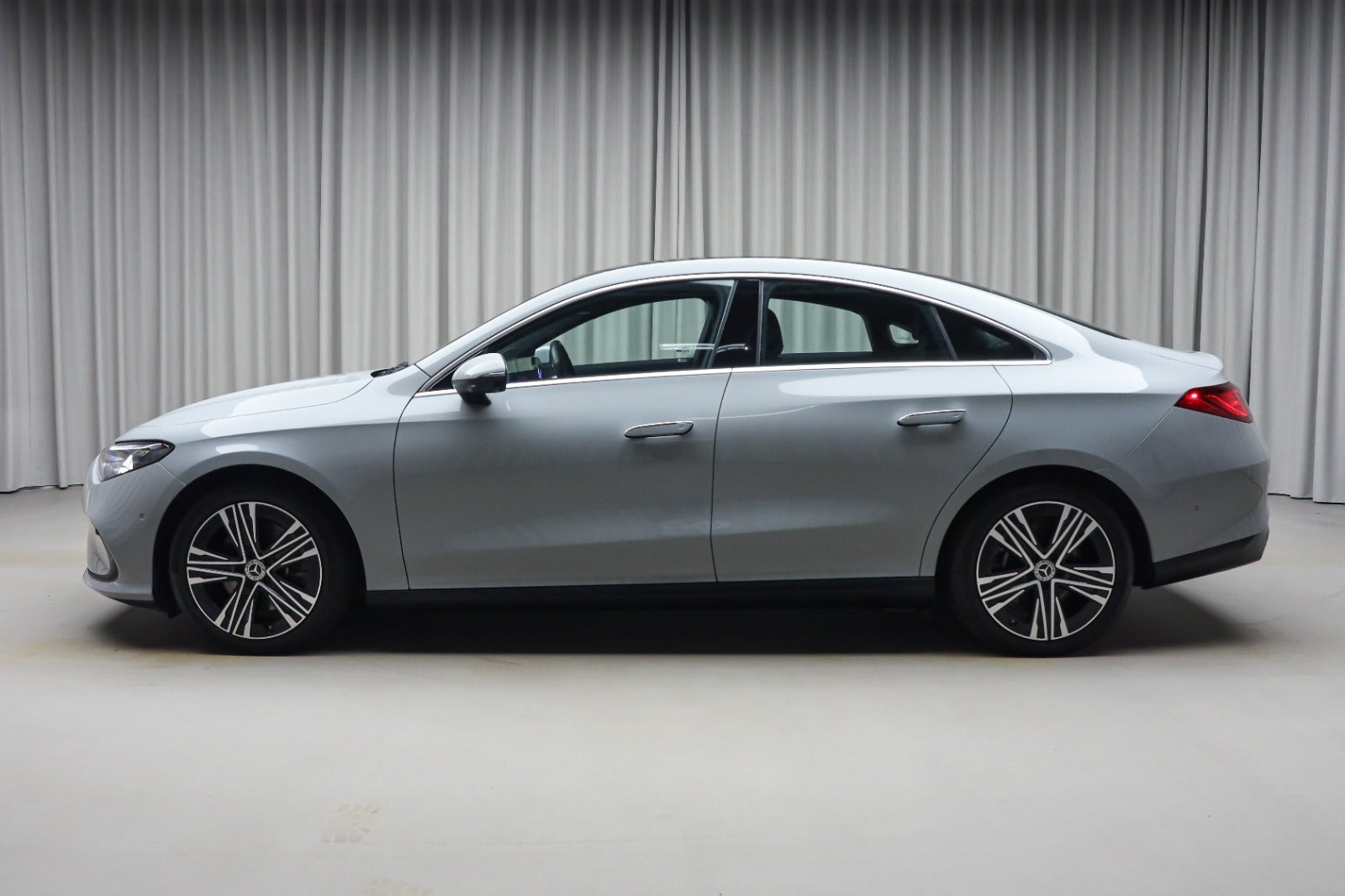 Grå Mercedes CLA250+ fra 2025