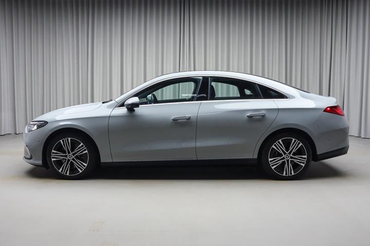 Grå Mercedes CLA250+ fra 2025