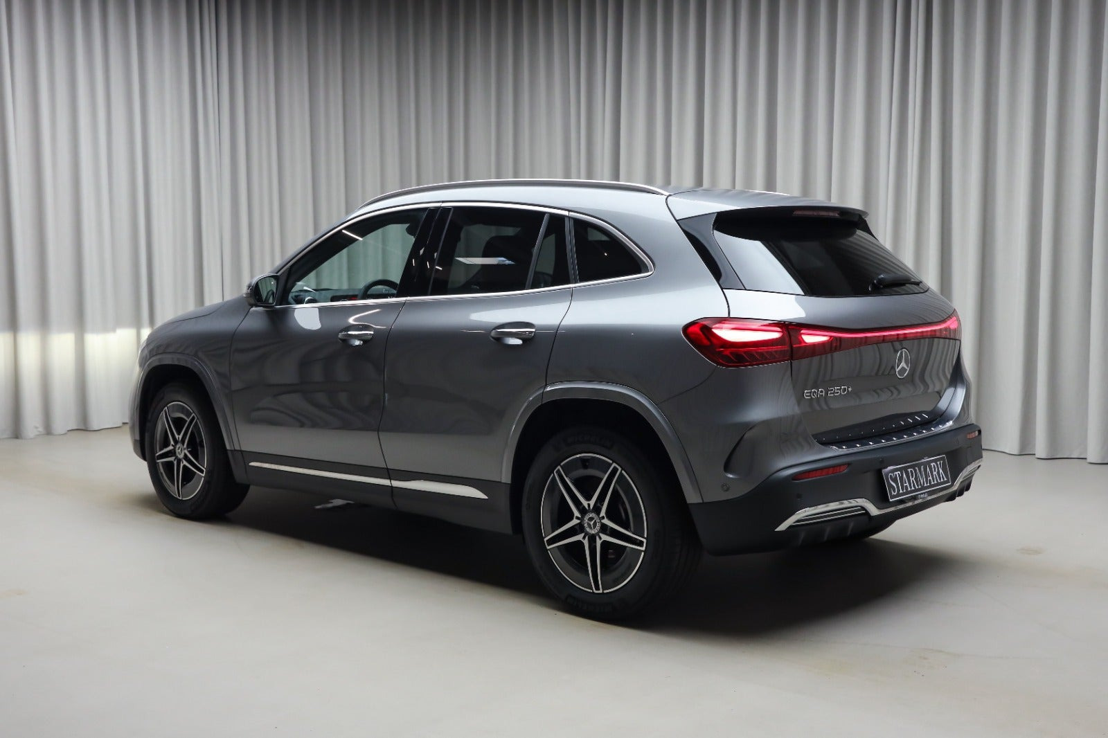 Grå Mercedes EQA250+ fra 2026