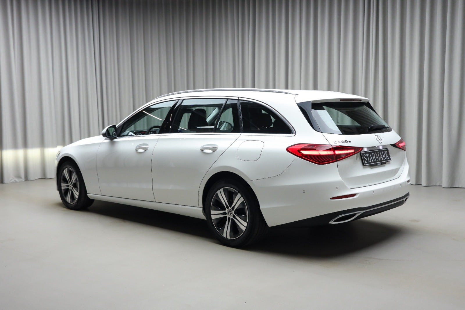 Hvid Mercedes C300 e fra 2022