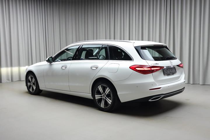 Hvid Mercedes C300 e fra 2022
