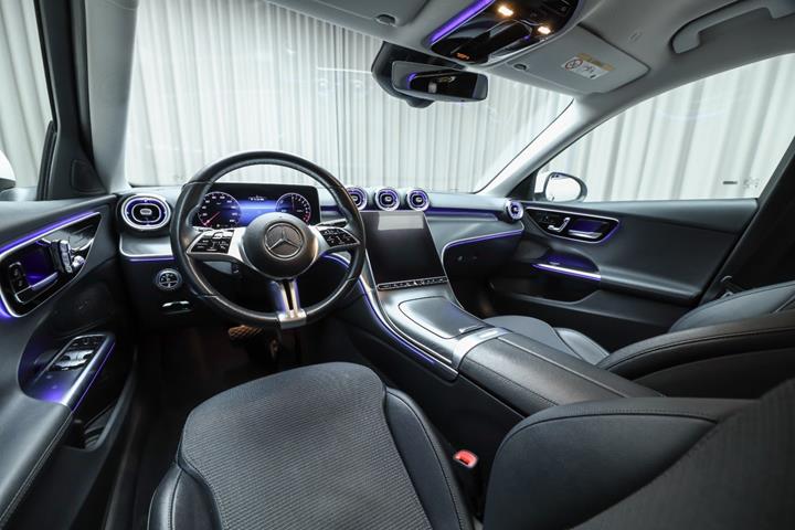 Hvid Mercedes C300 e fra 2022