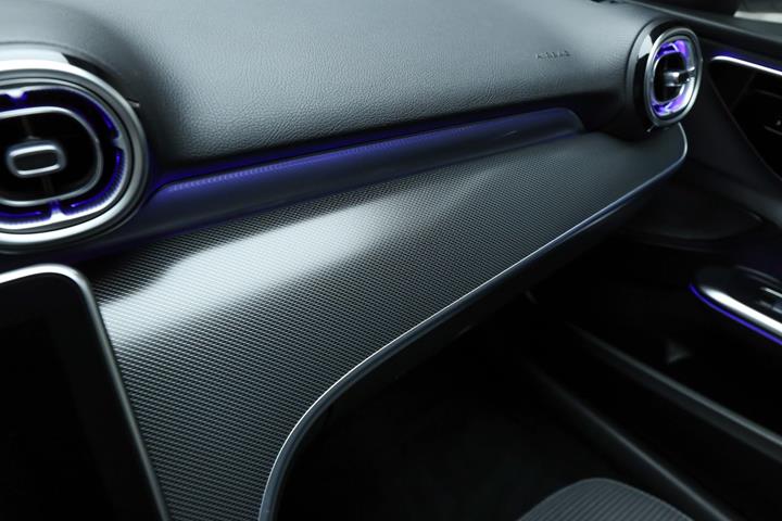 Hvid Mercedes C300 e fra 2022