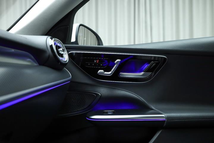 Hvid Mercedes C300 e fra 2022