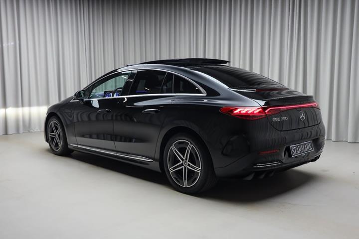 Sort Mercedes EQE350 fra 2024