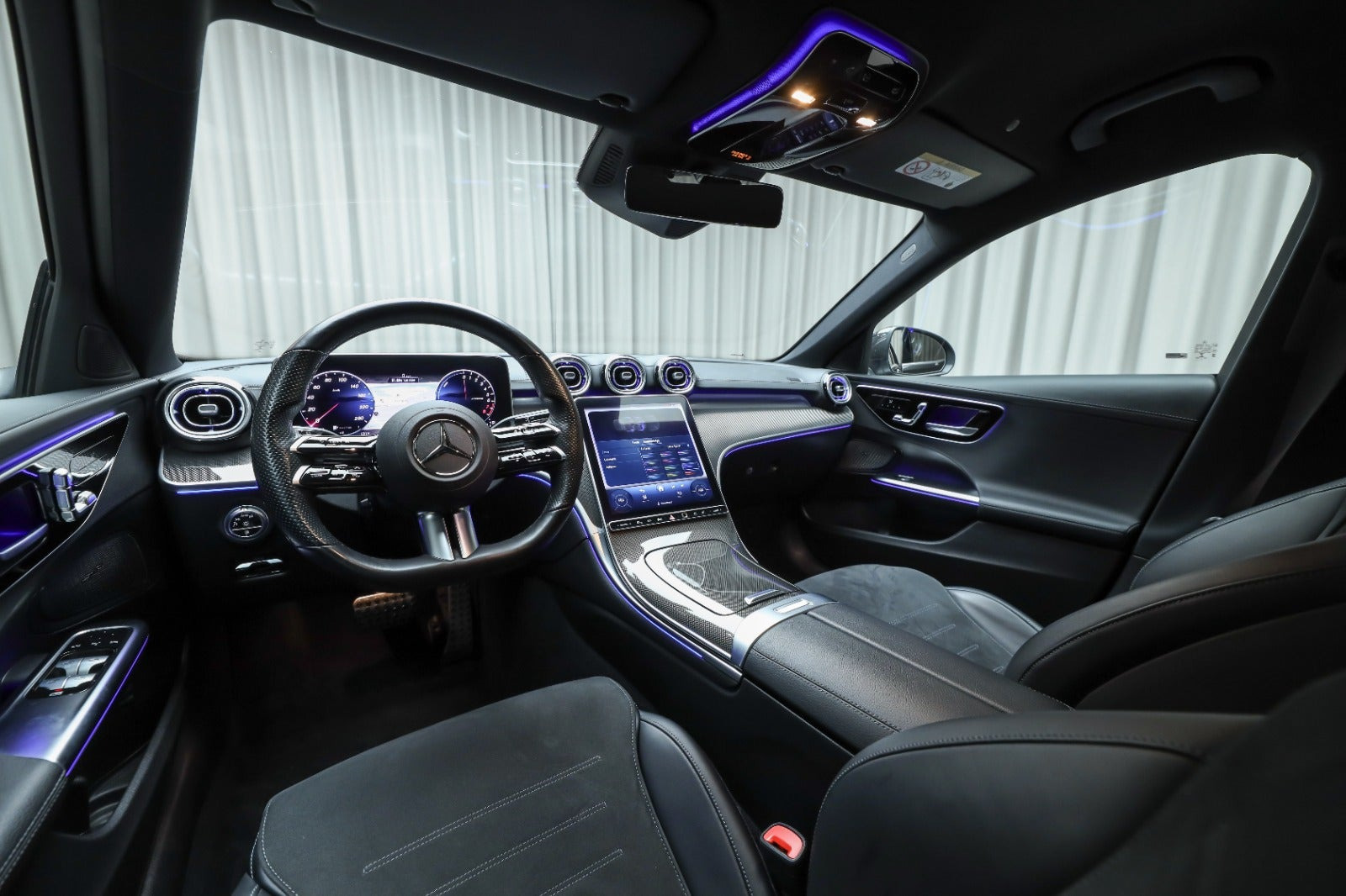 Grå Mercedes C300 e fra 2022