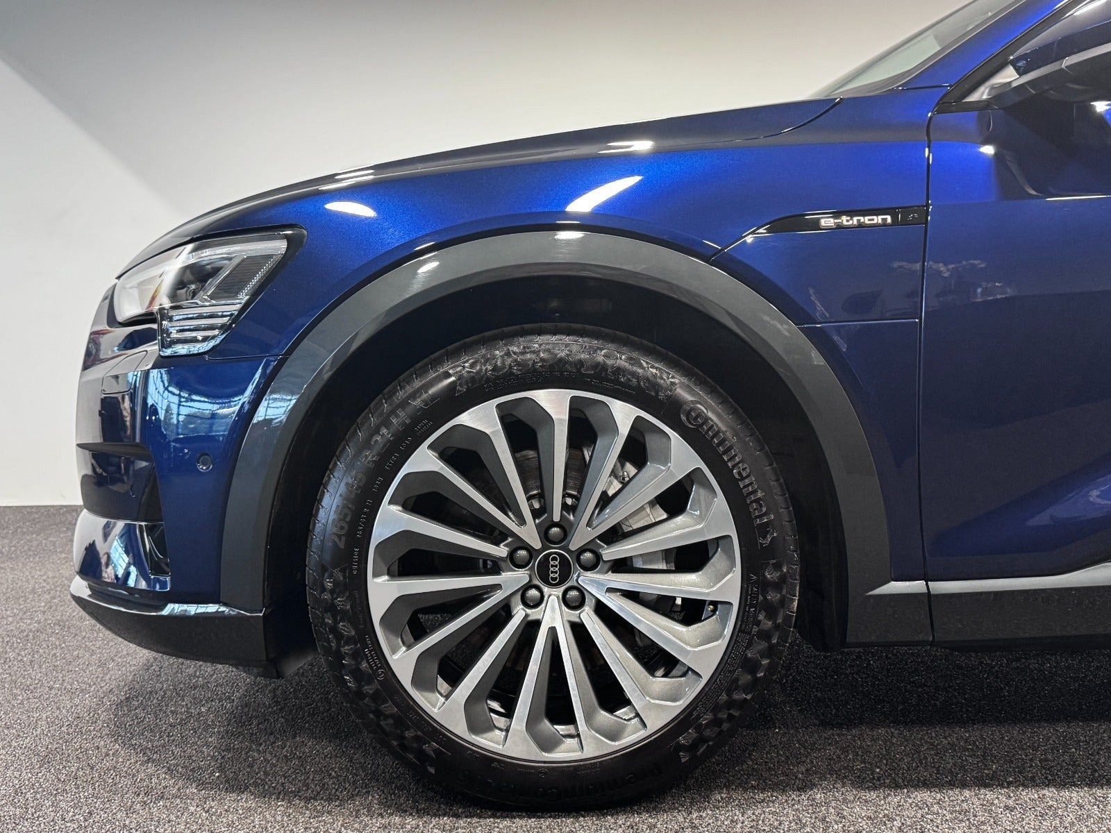 Blå Audi e-tron fra 2022