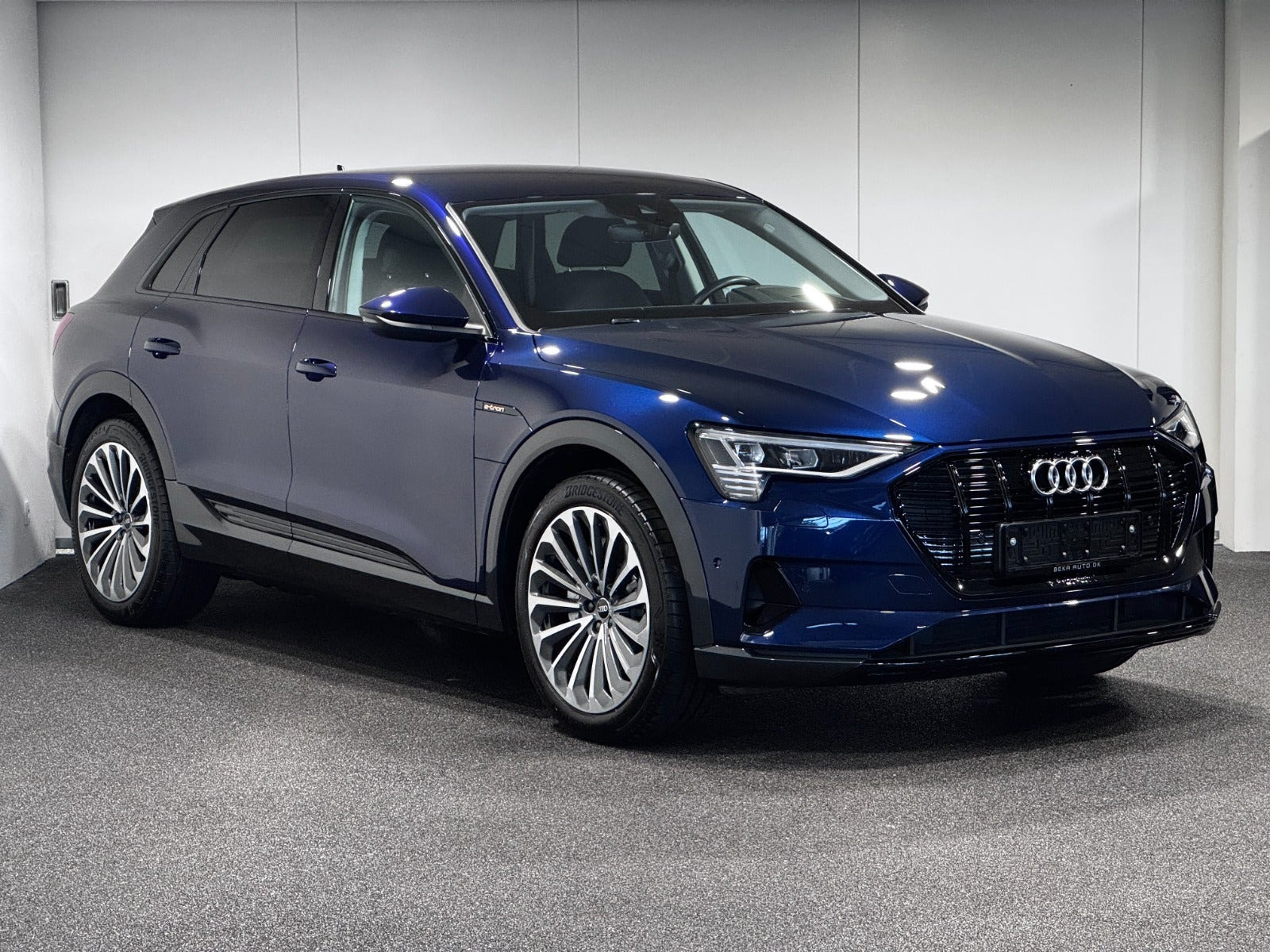 Blå Audi e-tron fra 2022