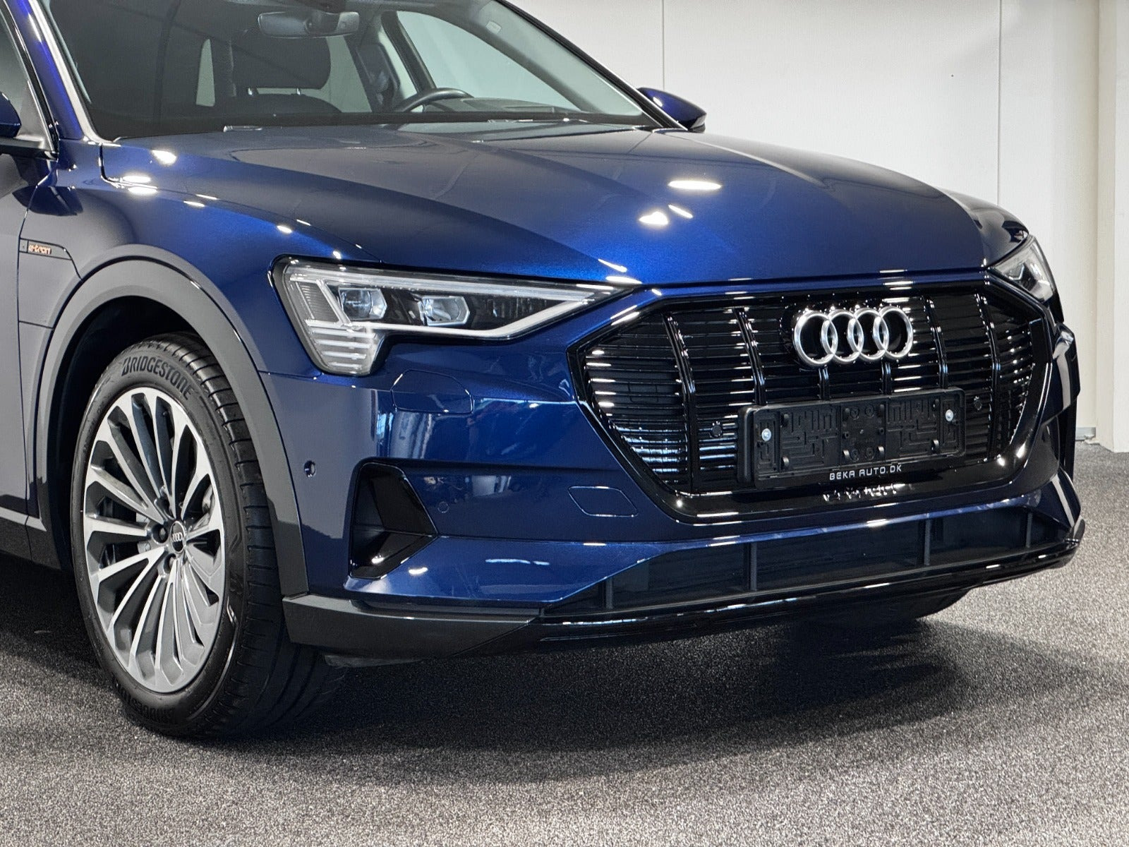 Blå Audi e-tron fra 2022