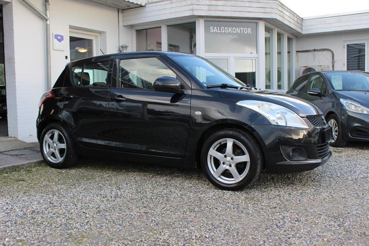 Sort Suzuki Swift fra 2012