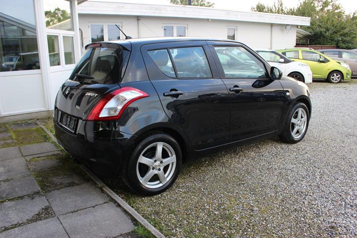 Sort Suzuki Swift fra 2012