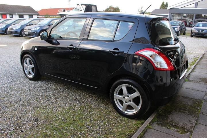 Sort Suzuki Swift fra 2012