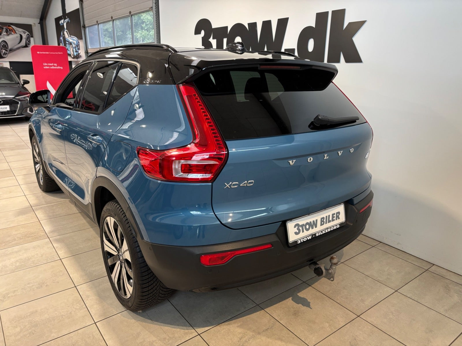 Blå Volvo XC40 fra 2023