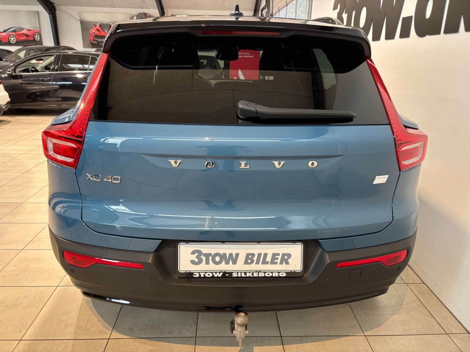 Blå Volvo XC40 fra 2023