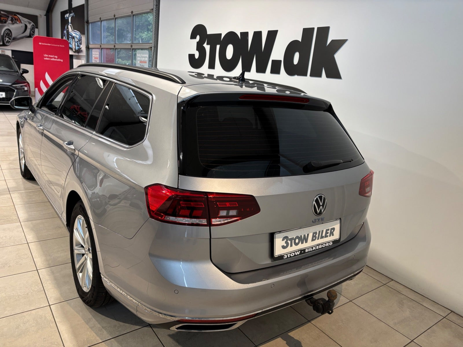 Sølv VW Passat fra 2023