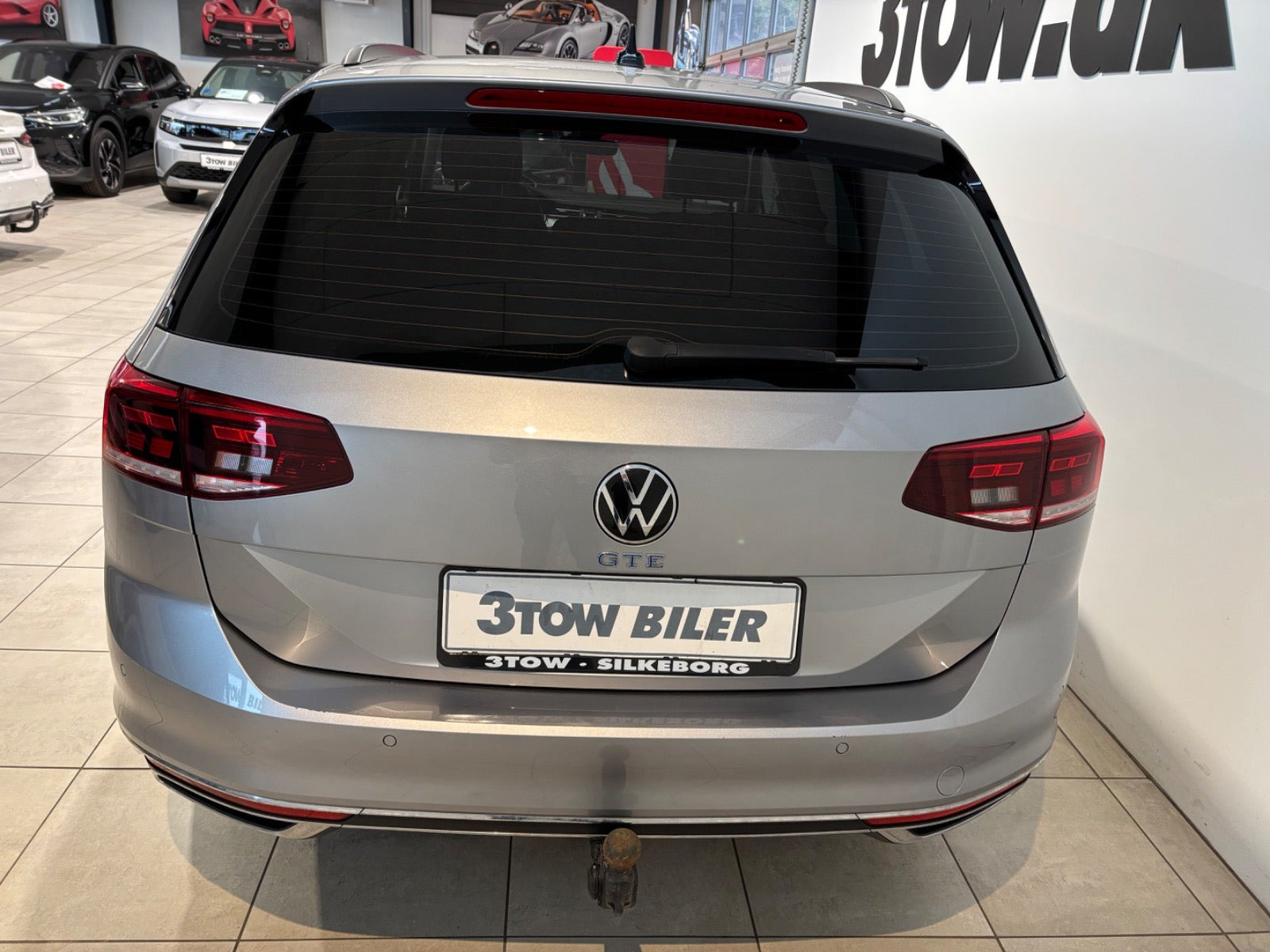 Sølv VW Passat fra 2023