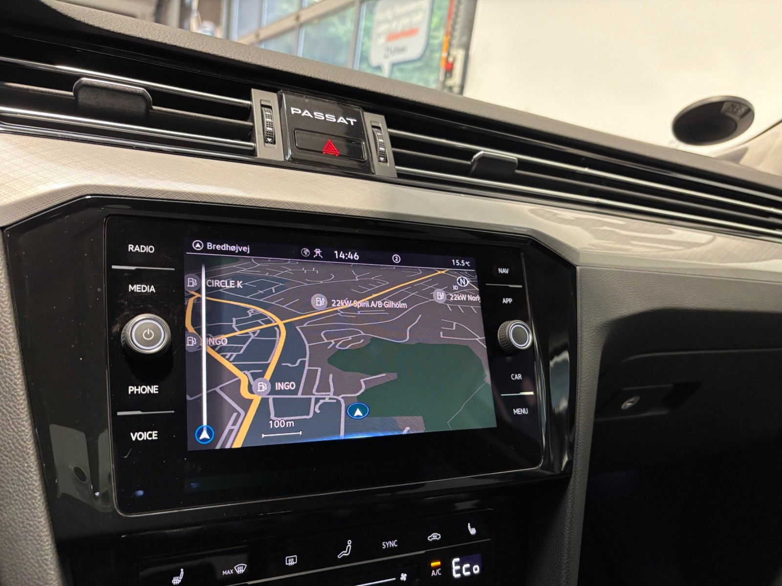 Sølv VW Passat fra 2023