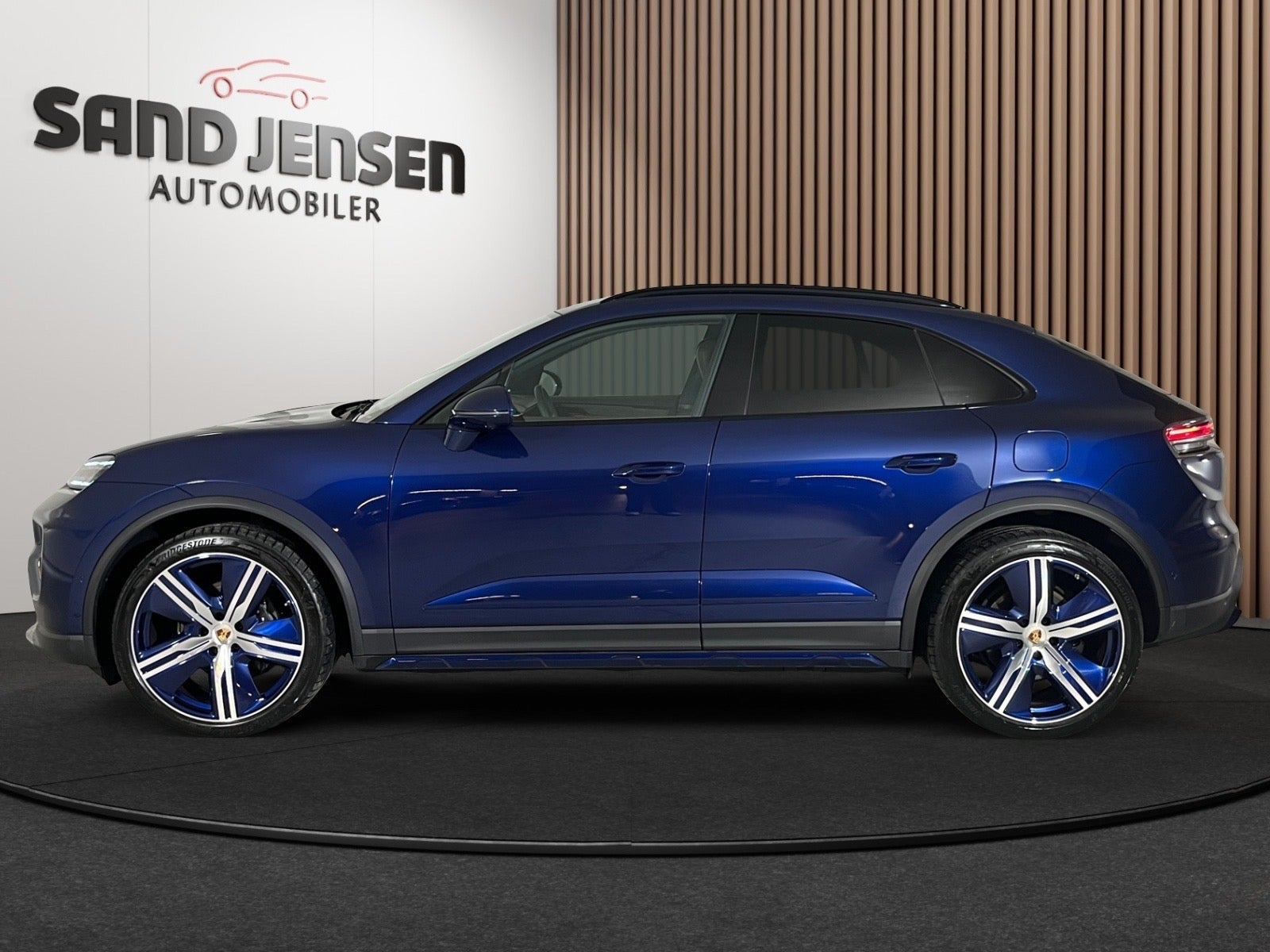 Blå Porsche Macan 4 fra 2025