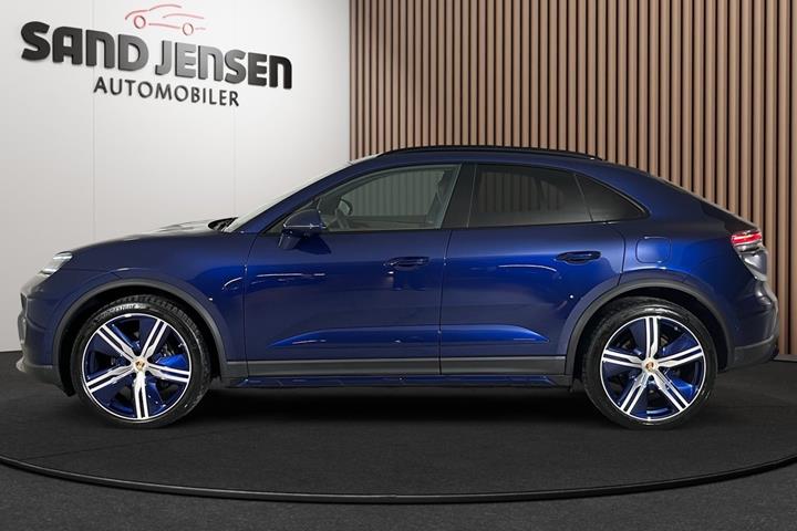 Blå Porsche Macan 4 fra 2025