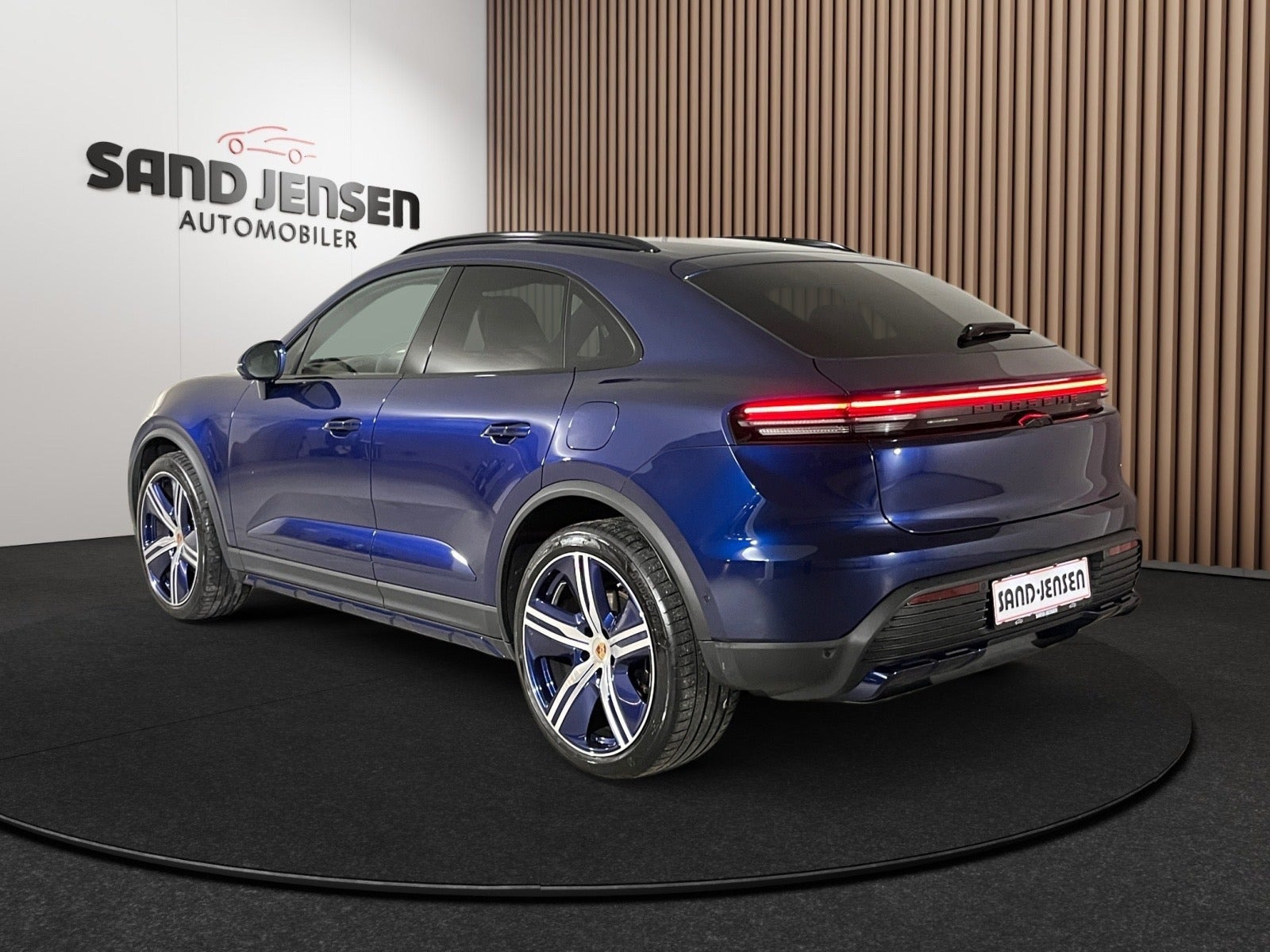 Blå Porsche Macan 4 fra 2025