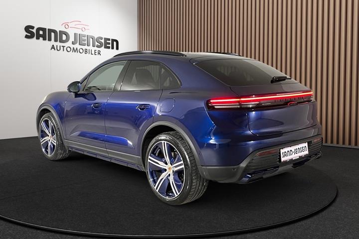 Blå Porsche Macan 4 fra 2025
